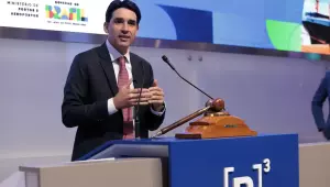 Porto de São Sebastião será leiloado até abril de 2026, diz ministro
