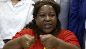 Ministra quer perícia independente após reunião com famílias no Rio