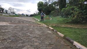 Ferraz realiza manutenção nos cemitérios municipais para Dia de Finados 