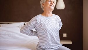 Mulheres devem iniciar a prevenção à osteoporose aos 40 anos, alerta ortopedista