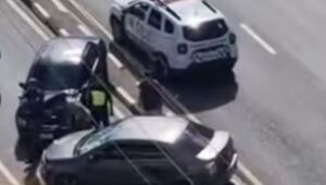 Acidente deixa dois feridos e trânsito lento em Mogi

