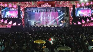 Bruna Karla emociona milhares de pessoas na 1ª noite da Orquídea Fest Poá 2025