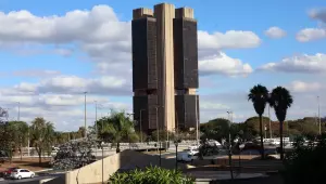 Inflação de 2025 ficará abaixo do teto da meta, em 4,46%
