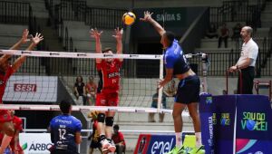 Suzano Vôlei volta a vencer Sesi em Bauru e chega ao G4 da Superliga
