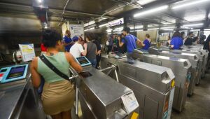 Governo de SP oferece transporte metropolitano gratuito para estudantes no segundo dia de Enem