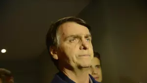 Defesa de Bolsonaro pede prisão domiciliar humanitária ao STF