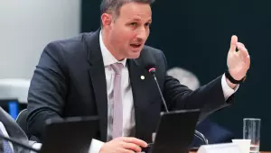 Derrite quer mudança na condução de audiências de custódia