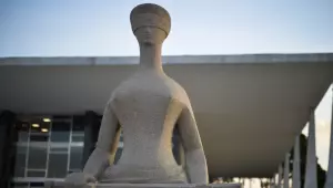 STF tem 2 votos para condenar Bolsonaro a 27 anos de prisão
