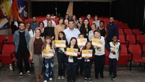 Homenagem reúne alunos vencedores do 'Fest Voz'