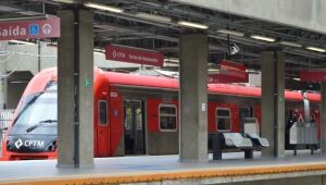 Homem sofre mal súbito e morre na estação de Ferraz