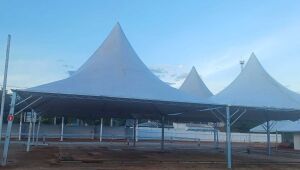 Estrutura do 33&ordm; Furusato Matsuri 2025 está pronta para receber o público em Mogi