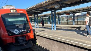 Circulação dos trens é afetada após passageiro cair na via férrea em Ferraz