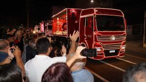 Caravana da Coca-Cola leva 20 mil pessoas às ruas de Suzano