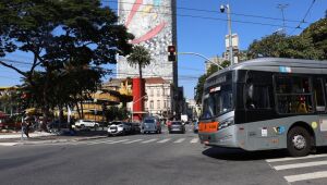Prefeitura de SP anuncia aumento nas passagens de &ocirc;nibus para R$ 5,30
