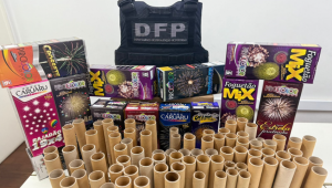 Fiscalização municipal flagra venda ilegal de fogos de artifício e multa estabelecimento