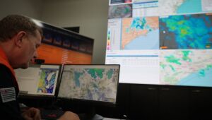 Defesa Civil SP alerta para tempestade, rajadas de vento de até 90 km/h e ativa gabinete de crise