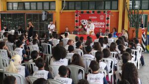 Projeto 'Bombeiro na Escola' forma 210 alunos da rede municipal de ensino