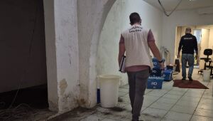 Vigilância Sanitária interdita drogaria por problemas estruturais e falta de limpeza
