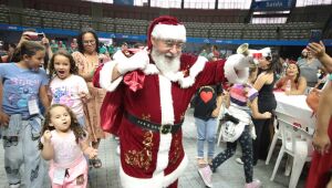 Fundo Social recebe mais de 1,5 mil pessoas durante o 'Natal Solidário' na Arena Suzano