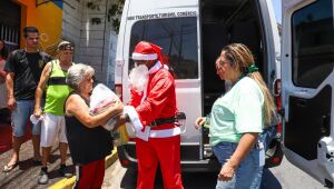 Natal Solid&aacute;rio leva cestas b&aacute;sicas a quatro bairros de Ferraz