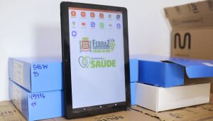 Ferraz inicia entrega de tablets a agentes de saúde