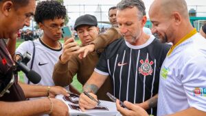Craques do Corinthians estreiam novo campo do Complexo Poliesportivo da Vila Olímpica, em Ferraz