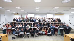 Câmara de Suzano entrega honraria a 36 Profissionais do Ano de 2025
