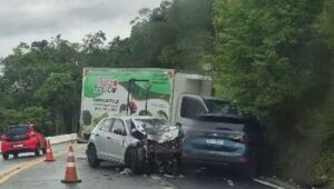 Acidente entre três veículos deixa feridos na Mogi-Guararema