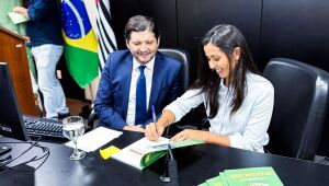 Clau Camargo lança livro Vale Reciclar na Assembleia Legislativa do Estado de São Paulo
