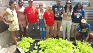 Ferraz leva horta comunitária e reforça parceria e segurança alimentar na Favela Nova Esperança