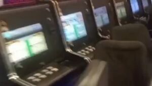 Polícia fecha bingo clandestino em Itaquá; 56 máquinas caça-níqueis foram apreendidas