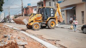 Secretaria de Obras realiza melhorias viárias na Vila Margarida