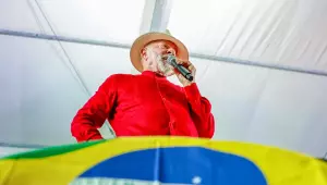 "Trump quer criar nova ONU", diz Lula sobre Conselho de Paz
