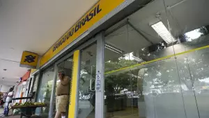 Bancos voltam a funcionar normalmente nesta sexta-feira