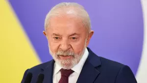 Lula diz que valor do sal&aacute;rio m&iacute;nimo no Brasil &eacute; "muito baixo"
