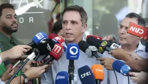 Médico de Bolsonaro confirma traumatismo craniano leve