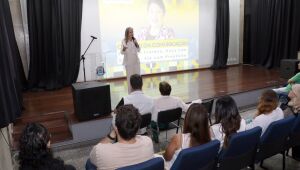 Evento dedicado à saúde mental lota Cineteatro e reforça poder da comunicação junto a servidores
