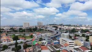 Prefeitura de Po&aacute; inicia renova&ccedil;&atilde;o de alvar&aacute;s do transporte escolar para 2026