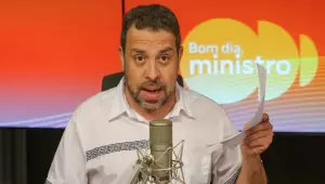 Fim da escala 6x1 deve aumentar produtividade, diz Boulos
