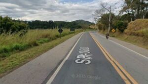 Carreta quebra e causa 3 quilômetros de trânsito na rodovia Mogi-Salesópolis