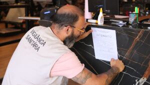 Vigil&acirc;ncia Sanit&aacute;ria interdita academia por infesta&ccedil;&atilde;o de pombos na Vila Figueira