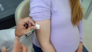 Vacina contra o v&iacute;rus sincicial respirat&oacute;rio salva vidas e reduz complica&ccedil;&otilde;es para gestantes e beb&ecirc;s