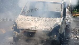 Caminh&atilde;o pega fogo na Mogi-Bertioga; faixa adicional &eacute; interditada