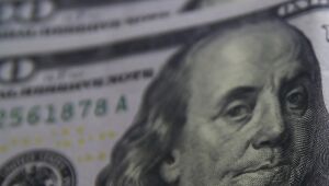 Bolsa volta a bater recorde com redu&ccedil;&atilde;o de tens&otilde;es externas
