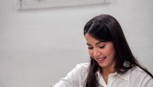 Clau Camargo participa da inauguração de loja de troca de recicláveis na capital paulista