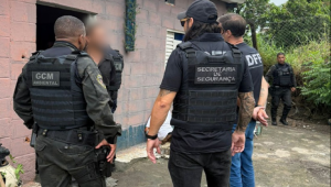 Mogi fecha e multa ferro-velho que vendia materiais sem proced&ecirc;ncia e dono &eacute; preso por tr&aacute;fico