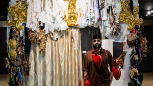 Quando a festa tamb&eacute;m &eacute; f&eacute;: exposi&ccedil;&atilde;o porp&otilde;e olhar o Carnaval como devo&ccedil;&atilde;o 