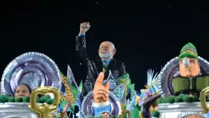 Acadêmicos de Niterói, escola que homenageou Lula, é rebaixada no Carnaval do Rio