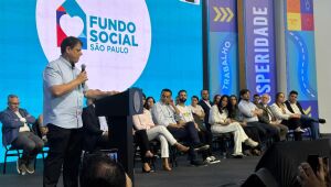 Prefeito e primeira-dama participam da formatura de 61 alunos do 'Caminho da Capacita&ccedil;&atilde;o'