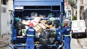 Nova empresa retira 650 toneladas de lixo no primeiro dia de opera&ccedil;&atilde;o em Suzano
